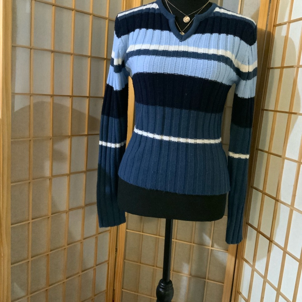 Elegant Navy and Light Blue Striped V-Neck Sweater - Picture 5 of 7